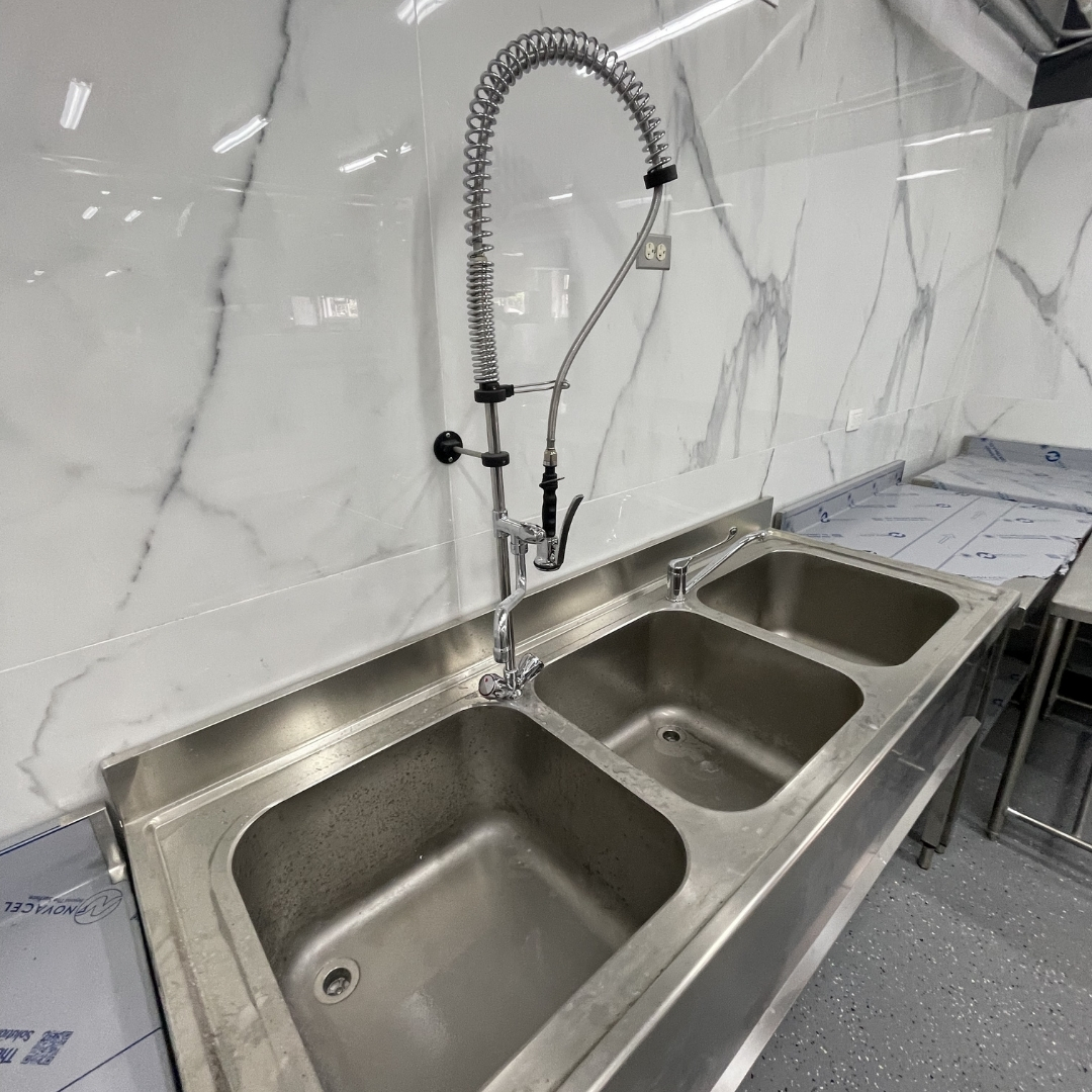 Mobiliario en acero inoxidable para cocinas hospitalarias